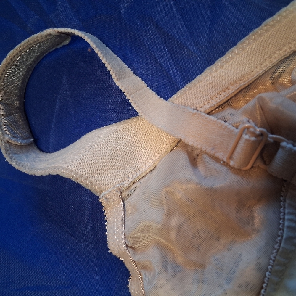 👙Glamorise Elegant Lace Bra in Soft Beige - Picture 6 of 9
